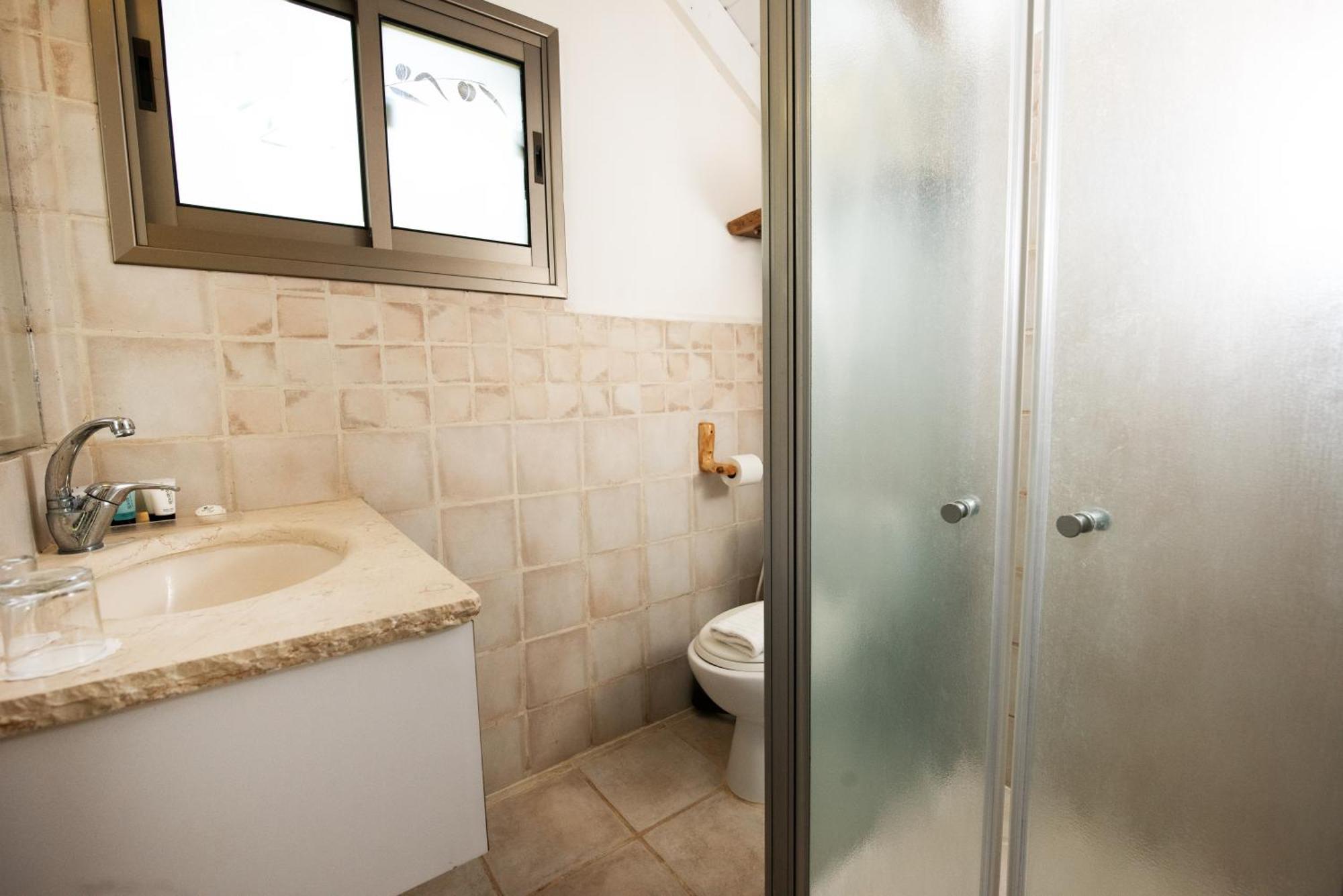 Vitrage Holiday Village And Spa Beit Hillel Habitación foto